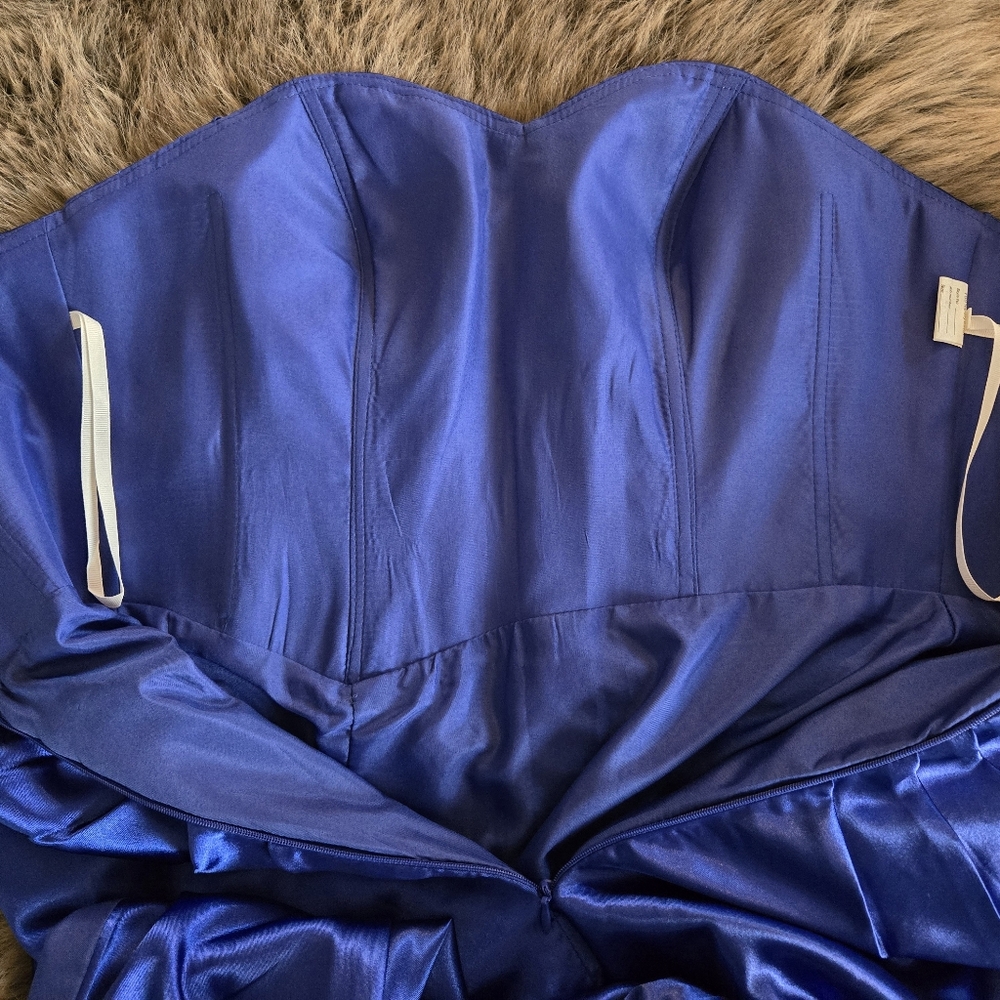 Elegant Blue Strapless Evening Gown - Picture 5 of 7